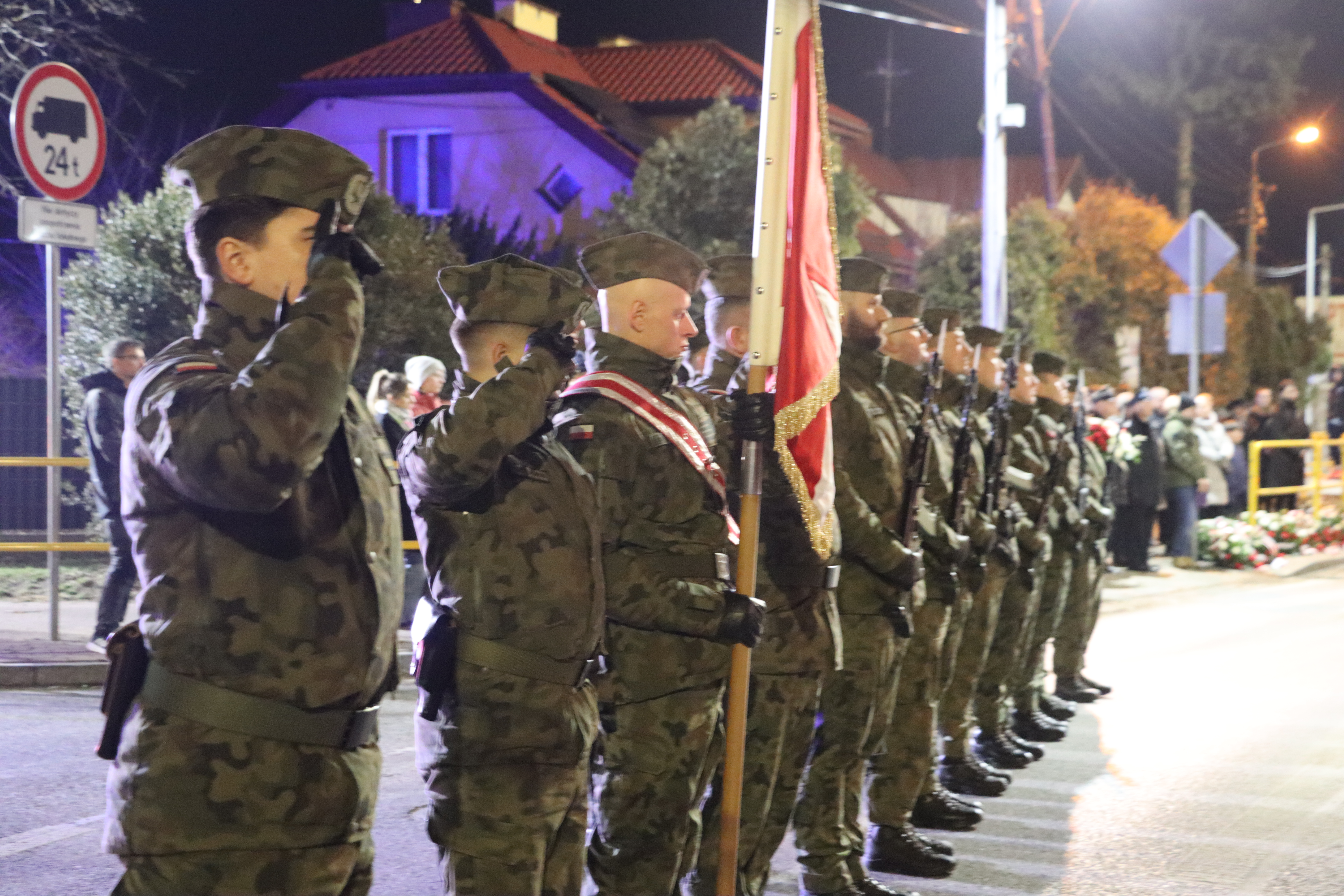 IMG_9024.JPG (8.90 MB)